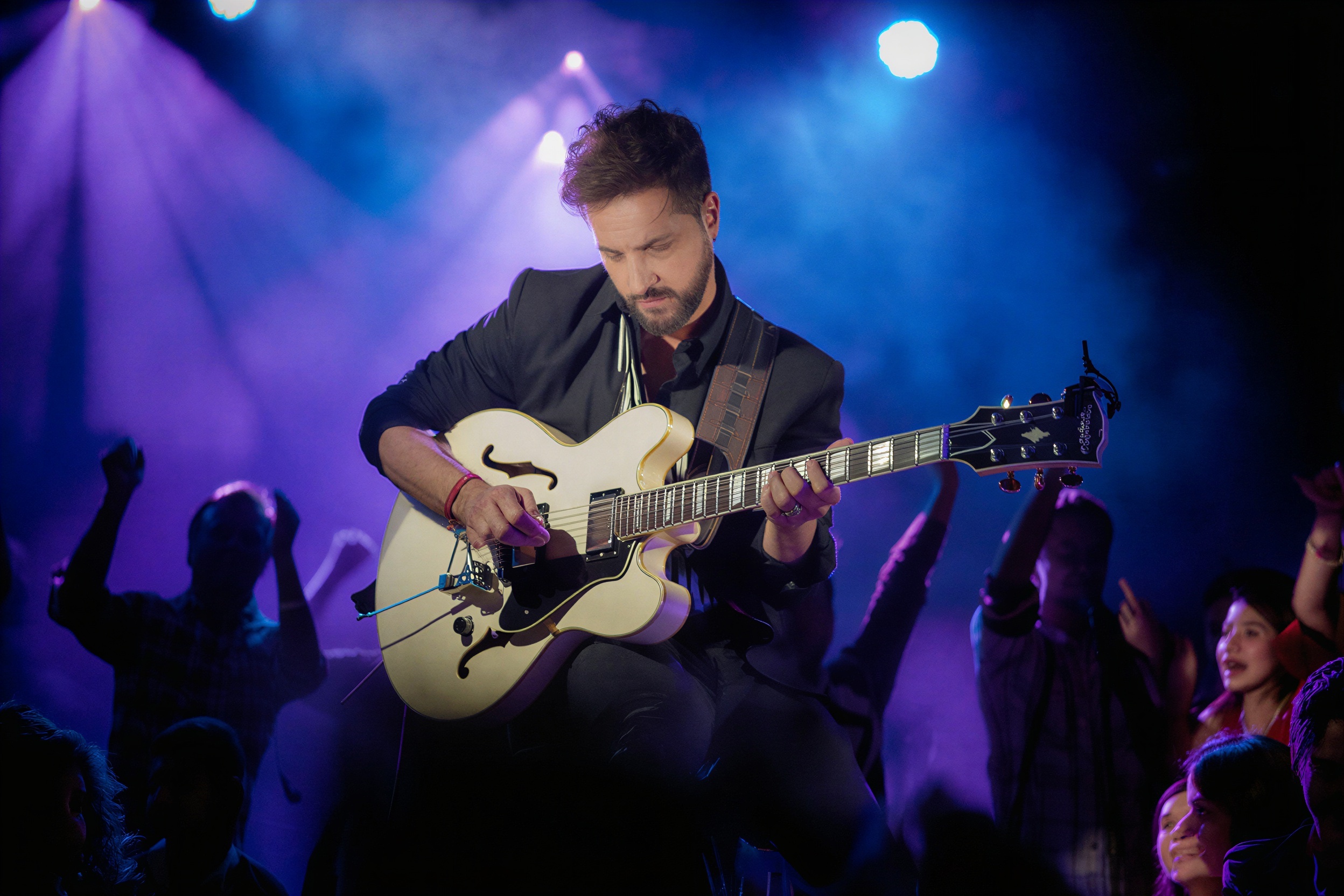 Francis Valadj com guitarra em retrato